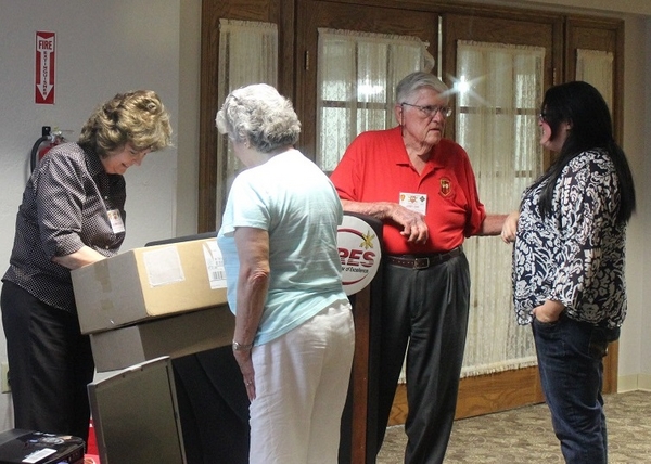 The Waldman Collection - Presenting Gifts
Jerry and Barbara present special gifts for the ladies.
