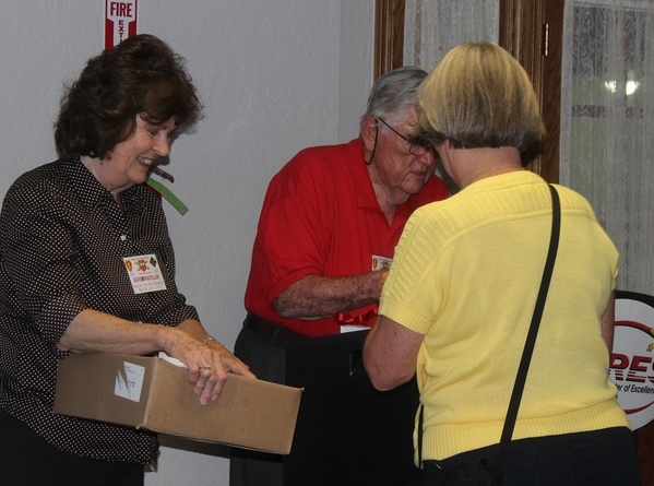 The Waldman Collection - Presenting Gifts
Jerry and Barbara present special gifts for the ladies.
