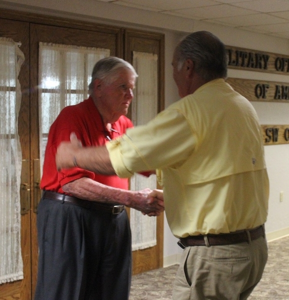 The Waldman Collection - Presenting Gifts
Host Jerry Orr presents a "challenge coin" to Mike Kurtgis who served both as an FO and a chopper pilot on recon missions.
