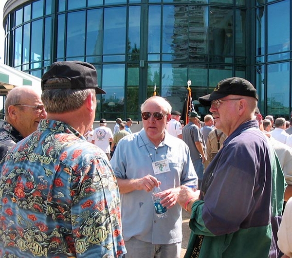 Photo Session
FO Lt Gene Schmidt chats with 35th Assn veterans during the outdoor photo session.
