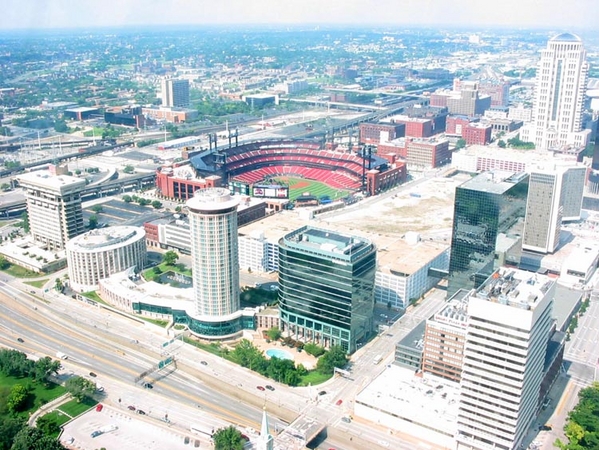 Top of the Arch
Panoramic view of the buildings surrounding the hotel of the reunion - the St. Louis Millennium.
