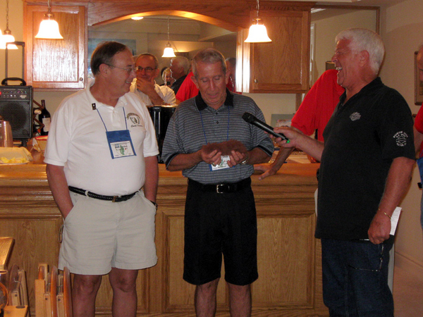 The "Bert-Ku" Award
Ed Thomas rattles off Bert Landau's many achievements while Dave Collins presents the "Bert-Ku" award (which attaches to the rear 40).
