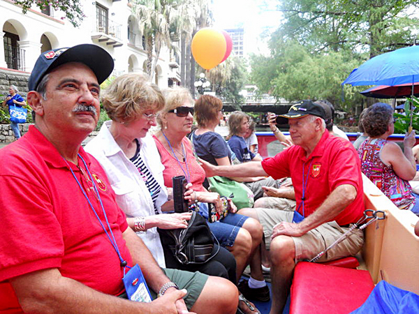 35th Reunion - 2011
The Keiths and Dauphins enjoy the ride on the River; a major tourist attraction for the city of SA.
