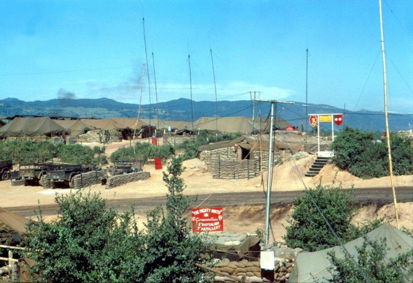 2/9th Communications @ Duc Pho
Note all the R-292 antennas surrounding the encampment of the 2/9th Communications Section.
