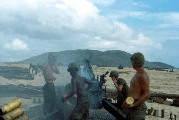 AG gets the command to fire!
Note one hand on the radio handset and the other on the lanyard.  Also note that the Gunner places his fingers in his ears.  No wonder we all have "artillery hearing".
