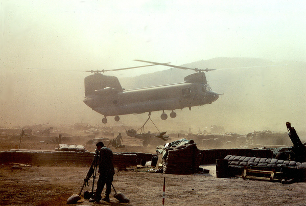 RSOP to LZ English
Rushing to set up "A" Battery at LZ English in Bong Son.  Lt Dauphin laying the battery.  Photo taken by Lt Dennis Munden.
