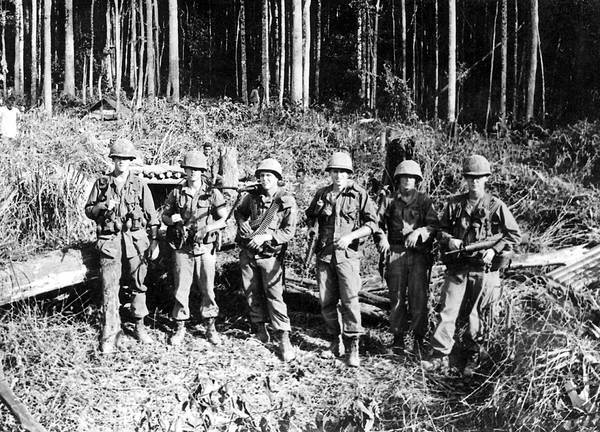 Fighting at LZ Lane
L to R: Lt Revera; RTO; Machine gunner; Platoon Sgt Hatch; Rifleman; FO Lt Dennis Munden.
