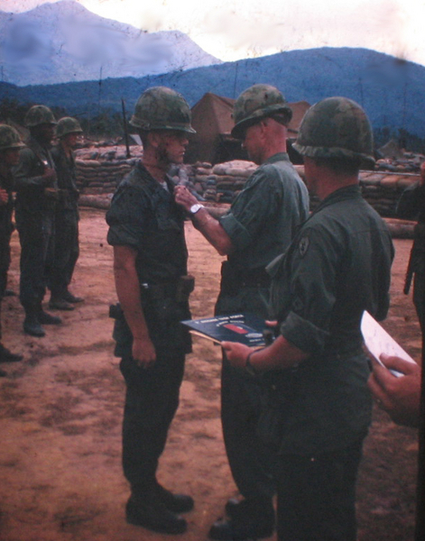 Bronze Star Award
LtCol Bruce Holbrook, Battalion Commander, pins the Bronze Star on Lt Ed Thomas
