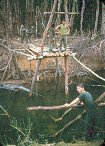 LZ 510B
Building a footbridge.  Looks like they are missing a few parts.
