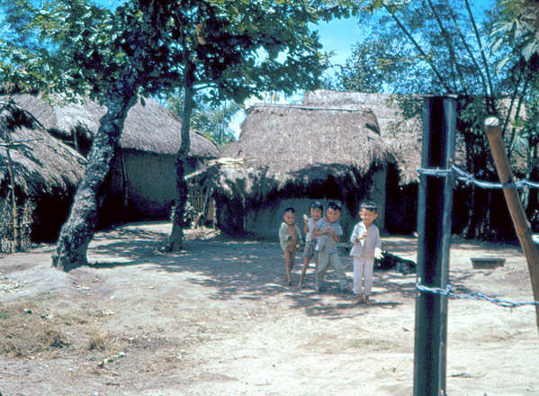 Duc Pho
Kids playing in Duc Pho village.
