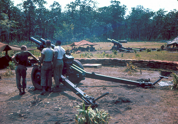 LZ 10B
Lt Jim Daly, Alpha Battery XO, talks gunnery with the cannoneers.  Note that you never stand between the trails or cross over the trails of a howitzer.  Ft Sill says so.
