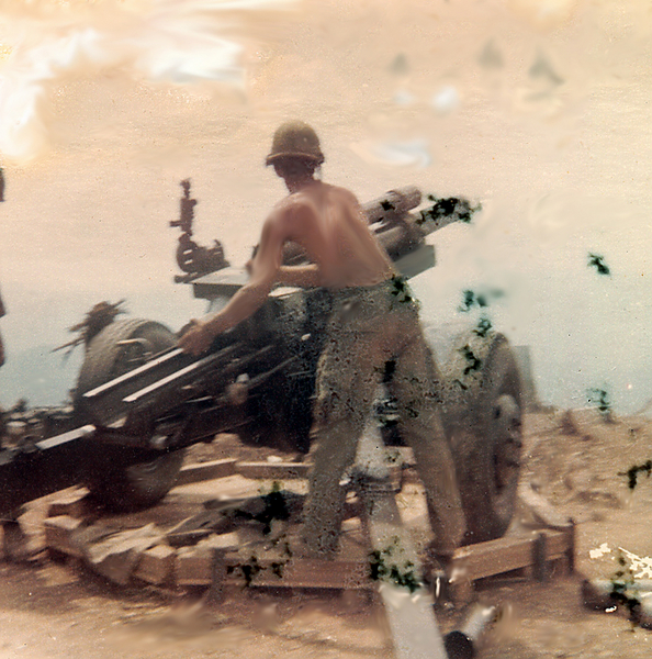 Fire Away!
Note the left hand of the AG has a firm grip on the lanyard.  The next thing you will hear is "boom!".  However, Ft Sill DOES NOT approve of anyone "straddling" the trail of a howitzer.  Ten demerits.
