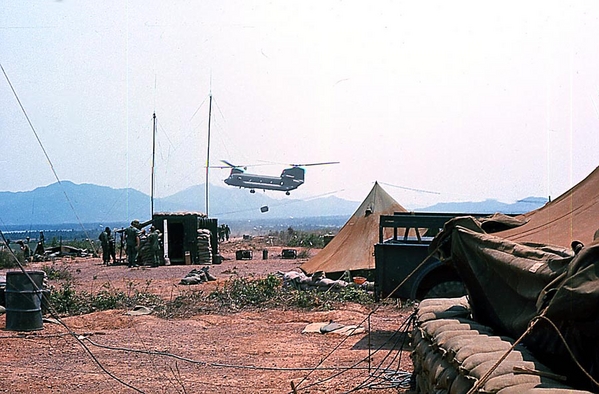 A Chinook field goal?
The workhorse Chinook helo bringing in supplies. Looks like its going to fly through the R292 antennas nearby.
