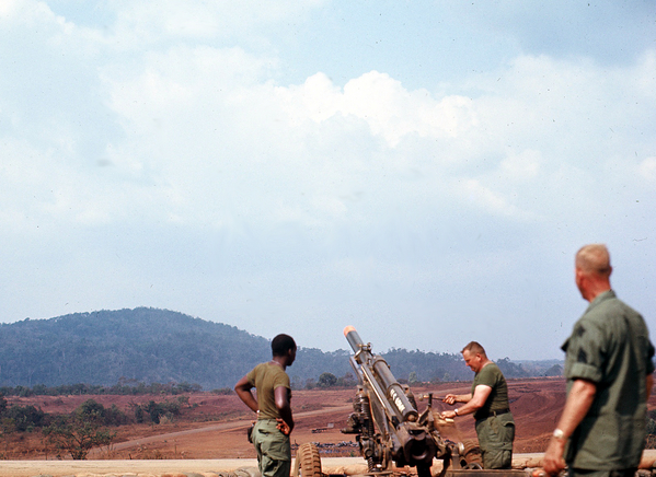 Testing the new M-102
Saying goodbye to the old M1A101 "split trails" and trying out the new M102.  At left is Lt Epps, (UNK) is yanking the lanyard, and (UNK) E-9 is observing.
