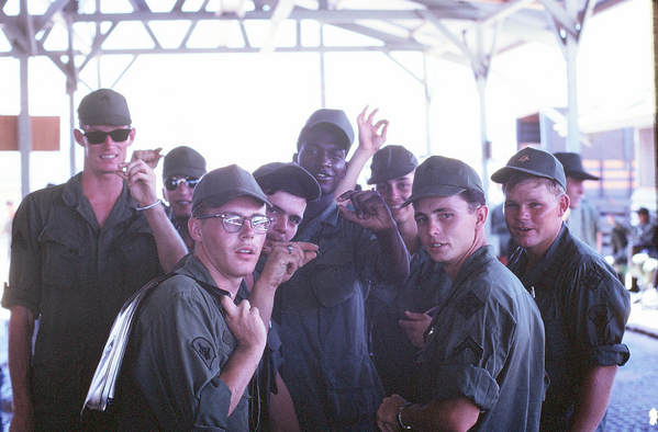 Let's Go Home!
It's all over for us.  Members of my Ft Sill AIT have completed their tour of duty, gladly demonstrating their "I'm this short!" signals.  A wonderful feeling.
At left is Don Primer of A/2/9 and Mark Jowers, 4th from left.
