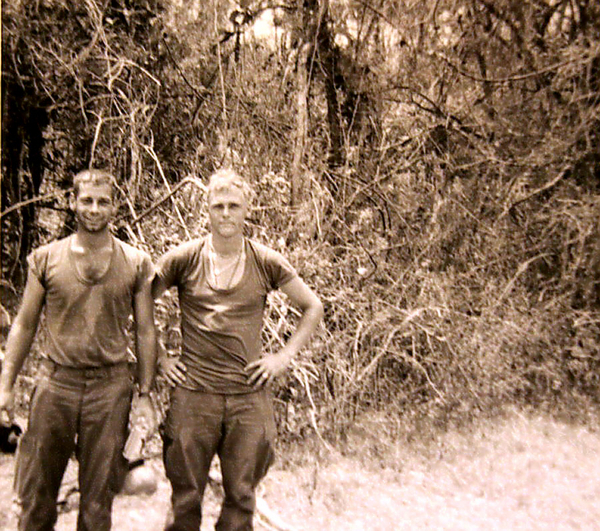 FO & RTO
FO Lt Monty Lafitte staying in close contact with his RTO, Sgt Lee Okerstrom at LZ English, Bong Son.
