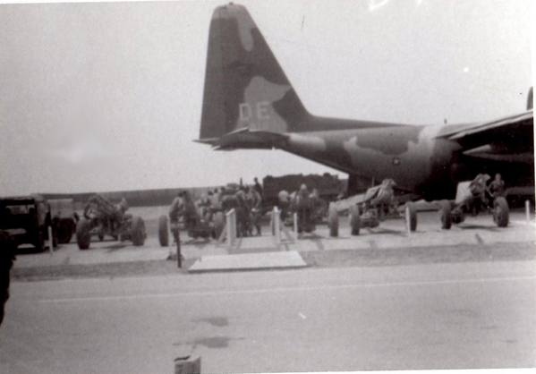 Loading up
Loading "A" Btry into C-130s; off to Kontum and a few days later into LZ Incoming.
