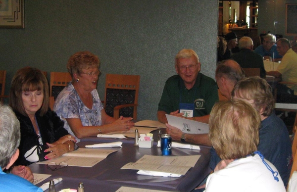 Joint Luncheon
Chit-chatting among the guests of the joint luncheon.
