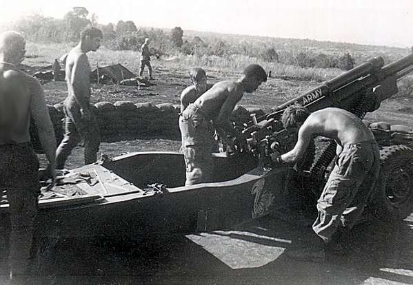 Photos contributed by others
Gun 2 with Cpl Jim "Tex" Shelton overseeing the operation.  Tex took over when Dickey "Dinky Dau" Daud (Sp4 Richard E. Doud) and his guitar went back to the World
 
